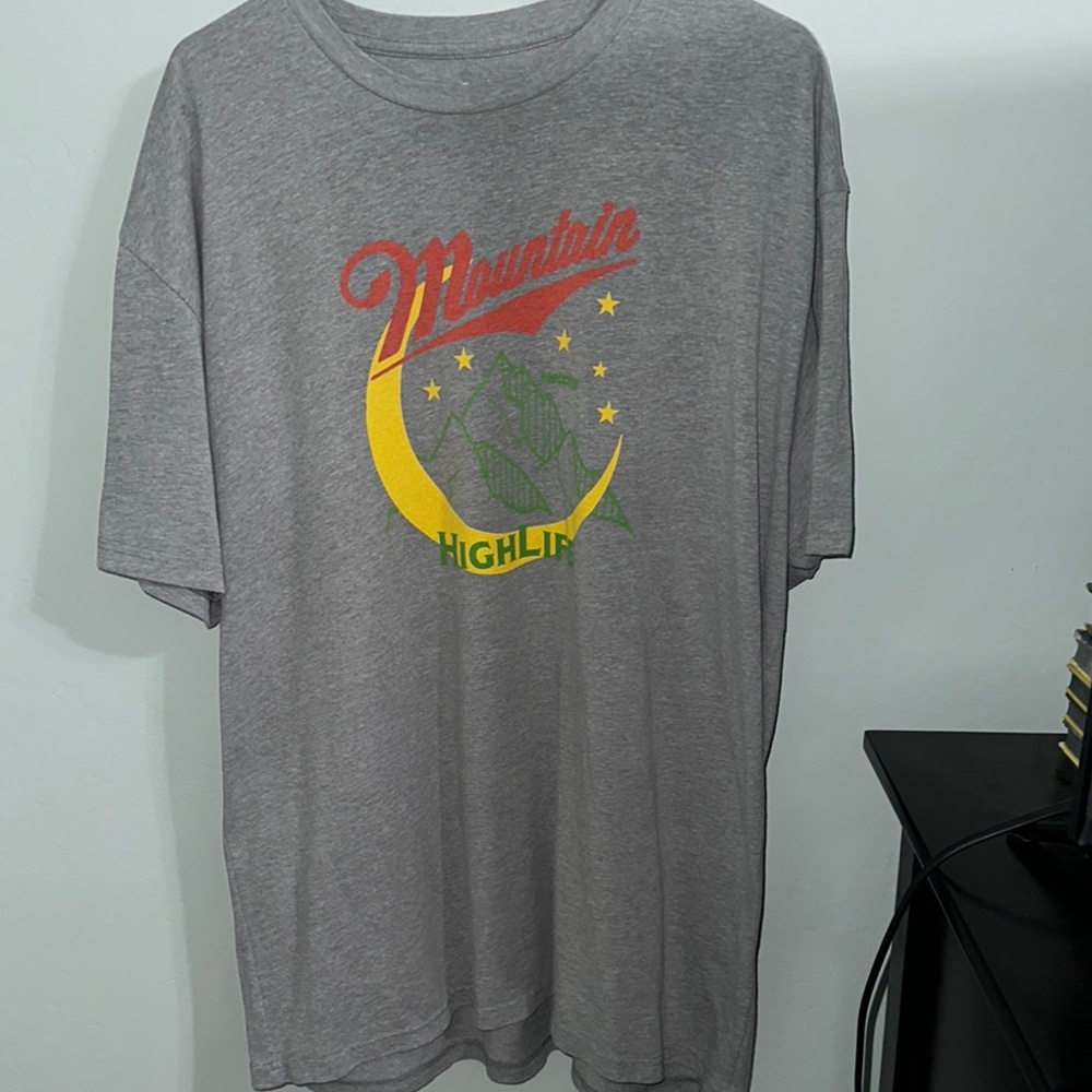 Mountain highlife size 2X Gray Short Sleeve Tee